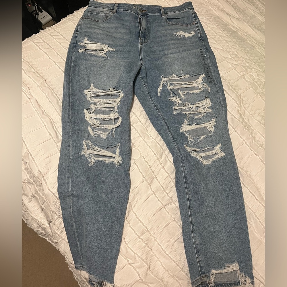 American Eagle Outfitters Light Blue Distressed Curvy Mom Jeans size 16